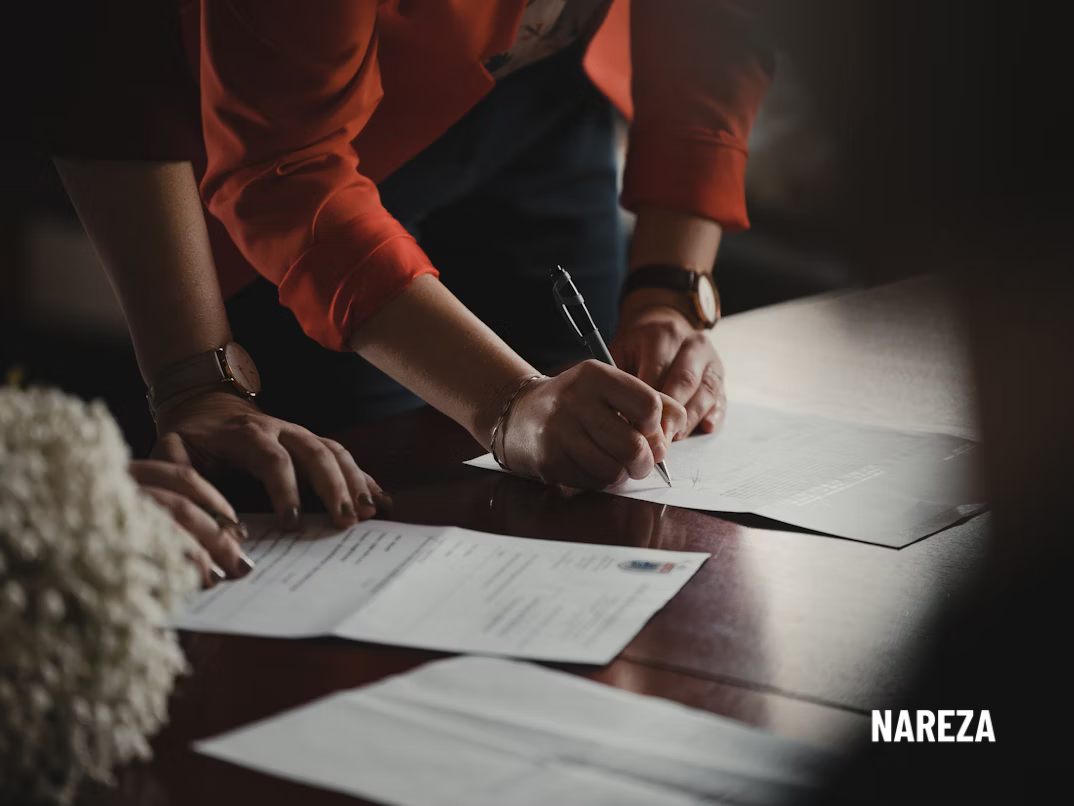 Términos jurídicos en español e inglés de un contrato de compraventa
